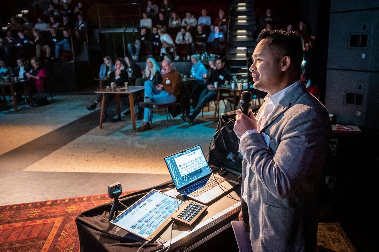 Initiatiefnemer aan het woord tijdens een interactieve sessie